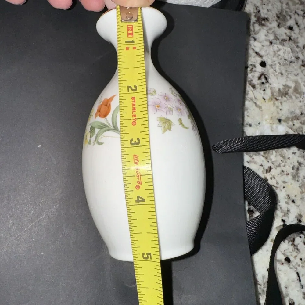 Wedgwood Bud Vase‎ White Mirabelle